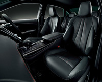 トヨタが「クラウン」を一部改良　デビュー65周年記念の特別仕様車も設定の画像