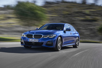
	新型「BMW 3シリーズ」の車体は、全体で約25％、部分的には50％の剛性アップが図られた。前後の重量配分は50：50となっている。
	