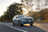 BEVとしては軽い部類の車重を生かした軽快なドライブができる。