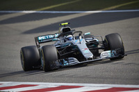 開幕戦オーストラリアGPでは予選でのクラッシュが尾を引いて8位。前戦バーレーンでは優勝まであと一歩のところでベッテルを抜くことができず2位と、過去2戦でなかなか突き抜けることができなかったメルセデスのボッタス（写真）。中国GPの予選では、バーレーン同様、フェラーリには歯が立たなかったものの、僚友ルイス・ハミルトンを上回る3番グリッドを獲得。レースになるとピットストップのタイミングでトップに躍り出るも、セーフティーカーが入ると流れが変わってしまった。キャリア100戦目を勝利で飾ることができず、2戦連続の2位。（Photo=Mercedes）