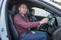 何台ものホンダ車を乗り継いできたという野澤 靖さん。自動車部品に関する仕事をしているとのことで、試乗後には「モデューロX」の乗り味に関して、明晰な分析を披露してくれた。