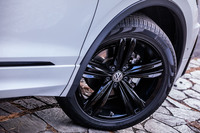 今回の試乗車は、ブラックの19インチホイールに255/45R19サイズの「ピレリ・スコーピオン ヴェルデ」タイヤを組み合わせていた。