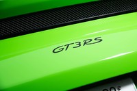 ポルシェにおける「RS（レンシュポルト）」の名称はモータースポーツ直系モデルのみに与えられてきた。「911」では1973年の“ナナサンカレラ”が初出。