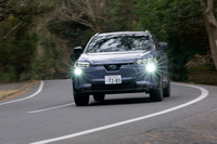 走りに関しては4WDの制御も変更。モニタリングに主にGセンサーを用いていた従来型とは異なり、新たにアクセルセンサーと舵角センサーをメインとした「走行軌跡予測制御」を採用した。