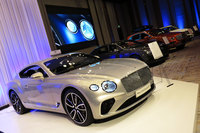 かつてはロールス・ロイスの傘下にあったベントレーは、今ではドイツのフォルクスワーゲングループに属している。写真は都内で催された展示会において、会場に並べられていた新型「コンチネンタルGT」。