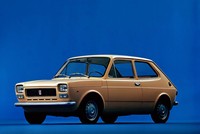 「フィアット127」。これは1971～1977年にかけて販売された初期型のファクトリーフォト。