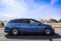 ベースとなったハッチバックの「ゴルフ」よりも50mm長いホイールベースと345mm長いボディーが特徴となるステーションワゴン「ゴルフヴァリアント」。ボディーサイズは、全長×全幅×全高＝4640×1790×1485mm、ホイールベース＝2670mmとなる。