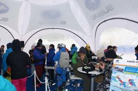 会場の一角には特設カフェ「SUBARU SNOW CAFE」も用意された。コーヒーや紅茶、カフェラテなどが無料で提供され、参加者の心と体を温めた。