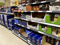 スーパーマーケットのパスタコーナー。ほぼ通常どおりの在庫量だ。価格も変わらない。