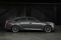 キャデラックの新型セダン「CT5」が日本上陸　コンセプトカー譲りの流麗なファストバックスタイルの画像
