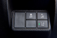 「ホンダセンシング」は標準装備。ただしACCの渋滞追従機能（作動範囲を停車まで拡大）はMT車には付かず、CVT車にのみ設定される。