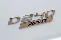 ジャガーEペースR-Dynamic S P300 AWD／EペースS D240 AWD【海外試乗記】の画像