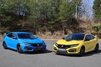 会場には鈴鹿サーキットでタイムアタックに臨んだ車両（右）の姿も。