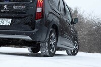 予想外の厳しい環境下でも、高いパフォーマンスを示してくれた「シンクロウェザー」。このタイヤを選択すれば、冬季のクルマとの付き合い方が変わり、行動範囲や生活の幅も広がるかもしれない。