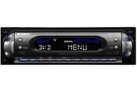 
	【写真上】ソニーのHDDナビ「XYZ（ジーゼット）シリーズ」と組み合わせると最適なシステムができあがる。
	【写真下】マットブラックの精悍なフェイスは人気を博しそうだ。
	 