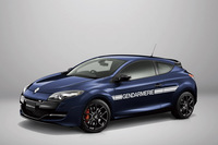 ボディーカラーが専用の「ブルー ロワ」に。