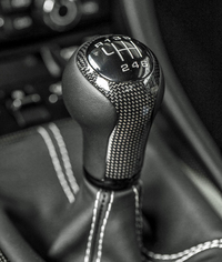 6段MTのシフトノブ。シフトストロークは、「911R」用にショート化されている。