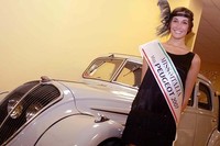 ミス・プジョー2007のステファニーさん。1987年フランス生まれで身長1.78メートル。