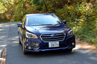 トランスミッションはCVTのみ。「低燃費と軽快な走りを、さらに高いレベルで両立させた」とアピールされる。