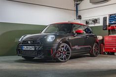 かつての高性能モデル「ジョンクーパーワークスGP」をイメ…