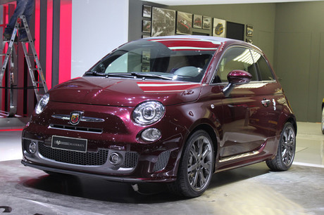 �C�^���A�������C�I�@�A�o���g�A�t�B�A�b�g�A�����`�A�A�A���t�@�̒��ڃ��f�����Љ��B