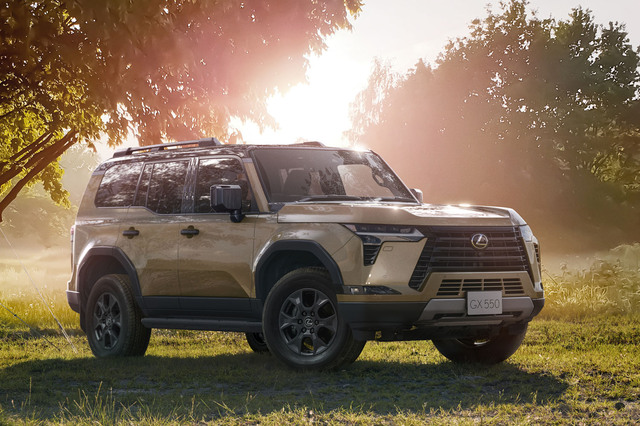 レクサスGX」の国内販売がスタート 「ランドクルーザー」とはどこが