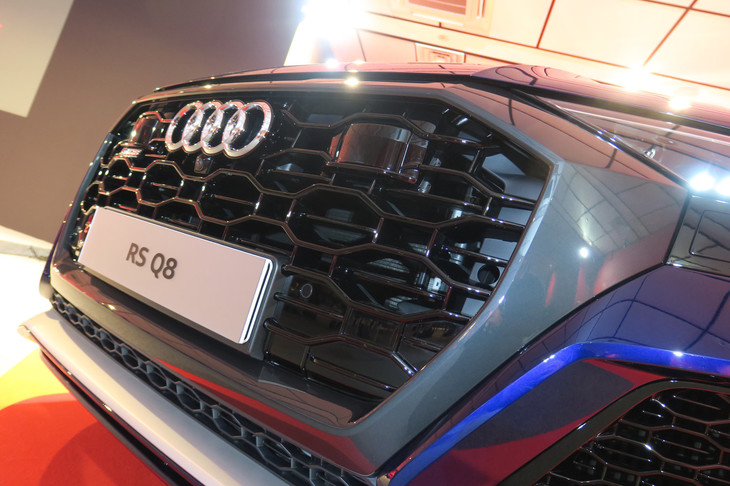 アウディRS Q8（フロントグリル）