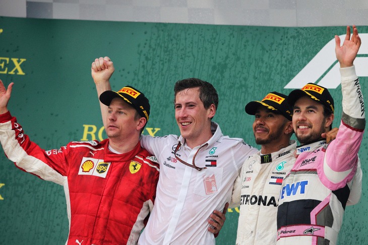 F1第4戦アゼルバイジャンGPを制したメルセデスのルイス・ハミルトン（写真右から2番目）、2位に入ったフェラーリのキミ・ライコネン（同左端）、3位でレースを終えたフォースインディアのセルジオ・ペレス（同右端）。（Photo=Force India）