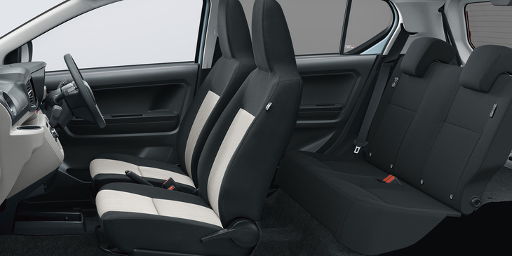 シートヒーター（運転席／助手席）が採用された「X“リミテッド”」の室内。