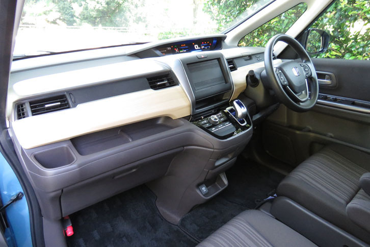 ホンダ・フリードハイブリッドEX（木目調の装飾パネル）