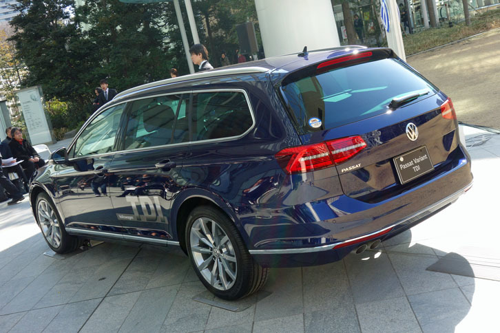 「TDI」などのバッジは装着されず、外観からディーゼルモデルと判断することは難しい。