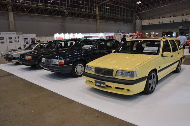 こちらは「クラシック・ガレージ」の出展車両。1995年式「850 T5-Rエステート」（写真手前）を含む3台が出店された。
