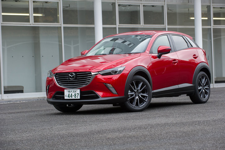「CX-3」はBセグメント車「デミオ」のプラットフォームを基に開発されたコンパクトSUV。2015年2月に発売された。