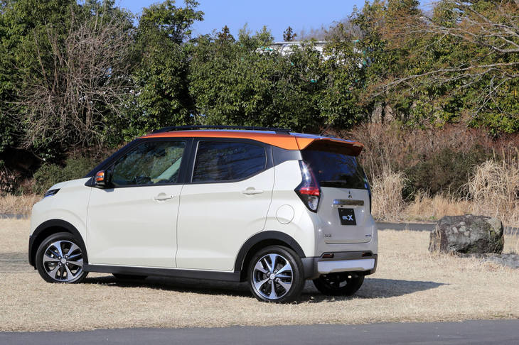 「eKクロス」にはツートンカラーも用意される。