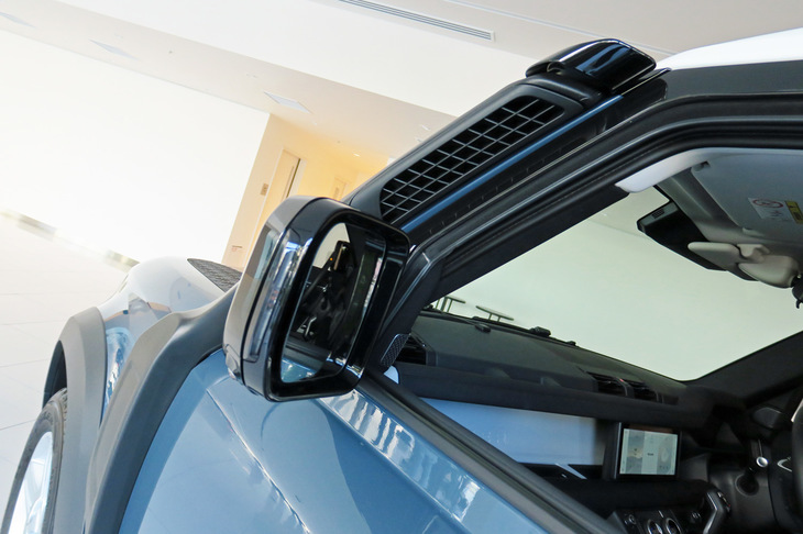 ランドローバー・ディフェンダー110 SE エクスプローラーパック装着車（レイズドエアインテーク＜シュノーケル＞）