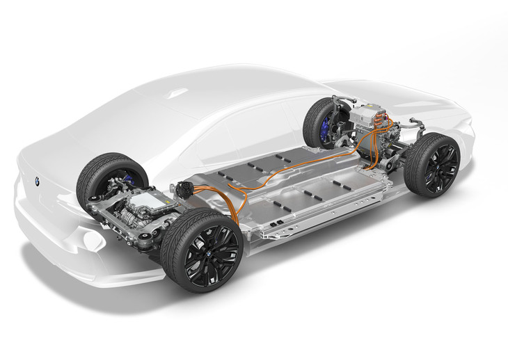 「BMW i5」の透視図。オーバーハングの長さがよく分かる。（画像＝BMW）