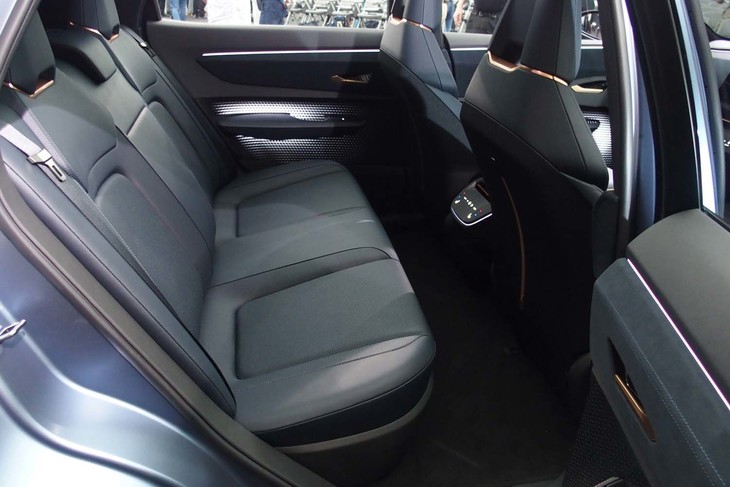 「ニッサン アリア コンセプト」のリアシート。