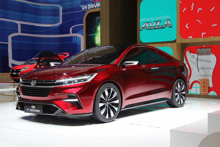 インドネシアの乗用車市場ではトヨタに次いで2番目のシェアを得ているダイハツ。そんなダイハツは2台のコンセプトカーを披露しました。その1台が「DN F-SEDAN」。クーペ風のスタイリッシュなエクステリアデザインを持つコンパクトセダンの提案ですが、ダイハツは現在、現地でセダンを販売していません。果たしてこれが意味するものは？