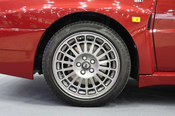 ランチア・デルタHFインテグラーレ コレツィオーネ（1995年）／コレツィオーネ