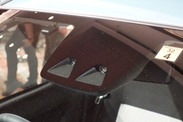 先進安全装備「スマートアシストIII」で使用されるステレオカメラ。世界最小サイズのカメラだという。