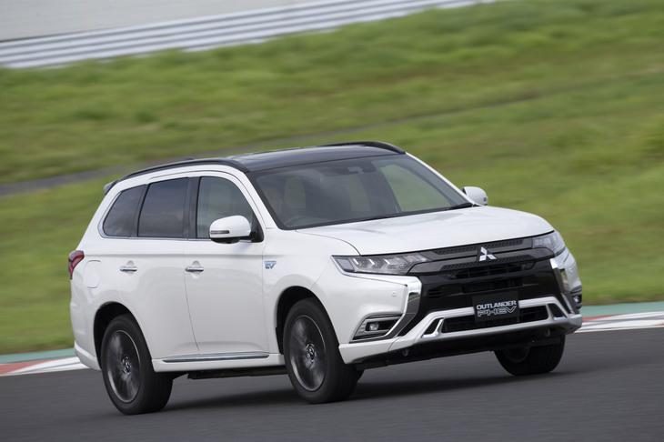 従来「Sエディション」のみに施されていた構造用接着剤によるボディー補強は、全車に実施されることに。塗布される長さも8mから12mへと拡大されている。