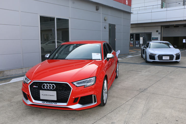 アウディは、導入されたばかりの高性能モデル「アウディRS 3セダン」などを展示。コンパクトなボディーに400psを発生する新開発の2.5リッターTFSIエンジンを搭載したもので、現代版「羊の皮をかぶったオオカミ」的存在だ。