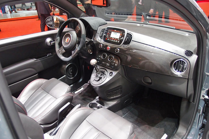 アバルト695XSR ヤマハ リミテッドエディション