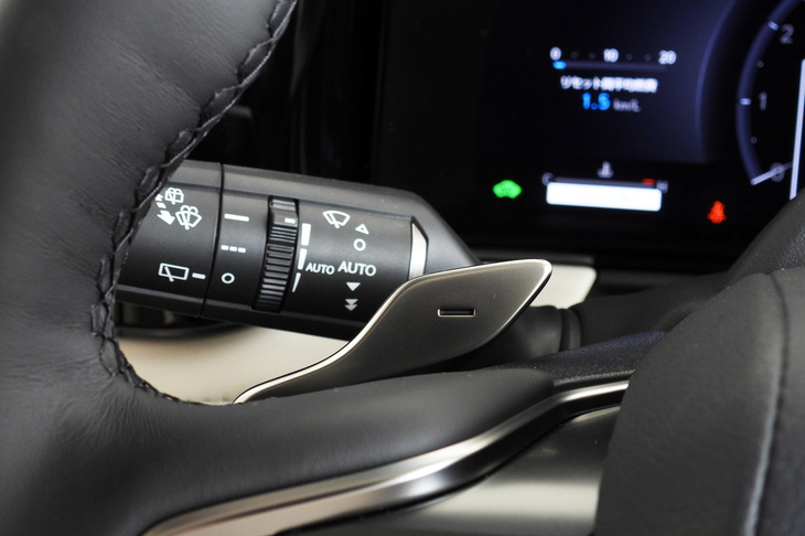 レクサスLM500h“バージョンL”（シフトパドル）