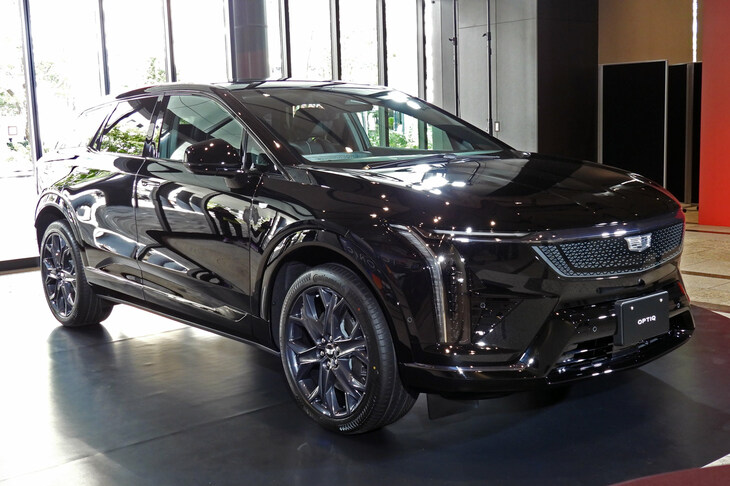 2026年に日本導入予定のコンパクトSUV「オプティック」。