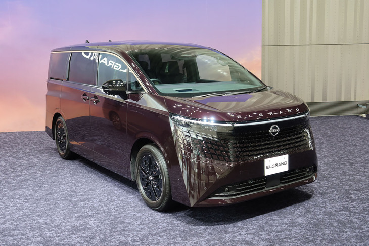 4代目こと、新型「日産エルグランド」。