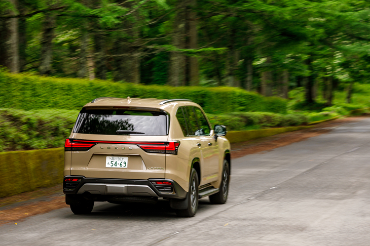 WLTCモード燃費を“オーバートレイル＋”同士で比べると「700h」が9.3km/リッターで「600」が8.1km/リッター。燃料タンクは68リッターと80リッターなので、計算上は同じくらいの航続距離が得られるようになっている。