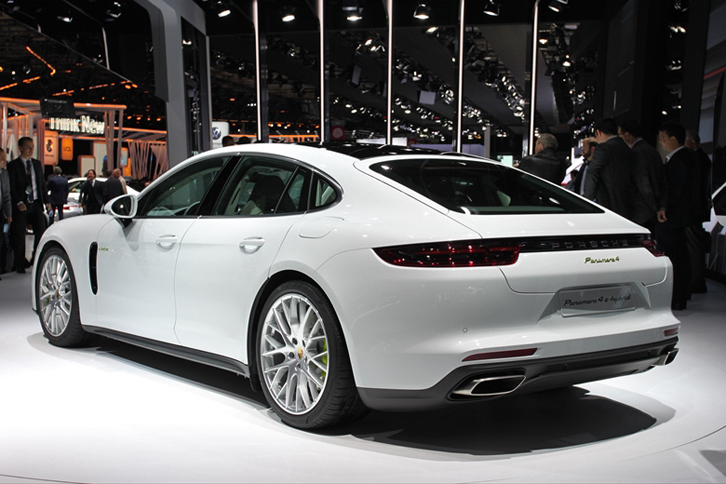 パナメーラ4 E-ハイブリッド