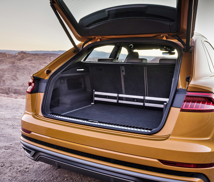 荷室の容量は、5人乗車時で605リッター。後席を畳むことで1755リッターにまで拡大できる。