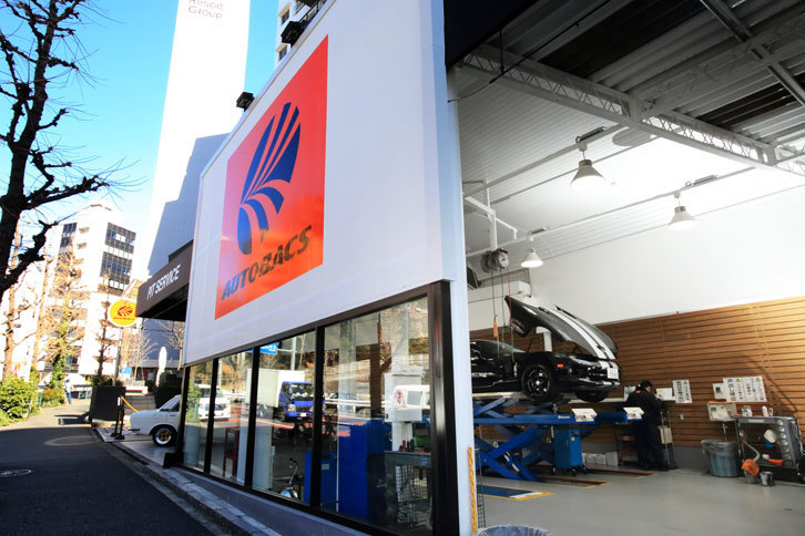 webCG編集部員も、備品の調達や取材車、社用車のタイヤ交換などでちょくちょくお世話になっているオートバックス代官山店。